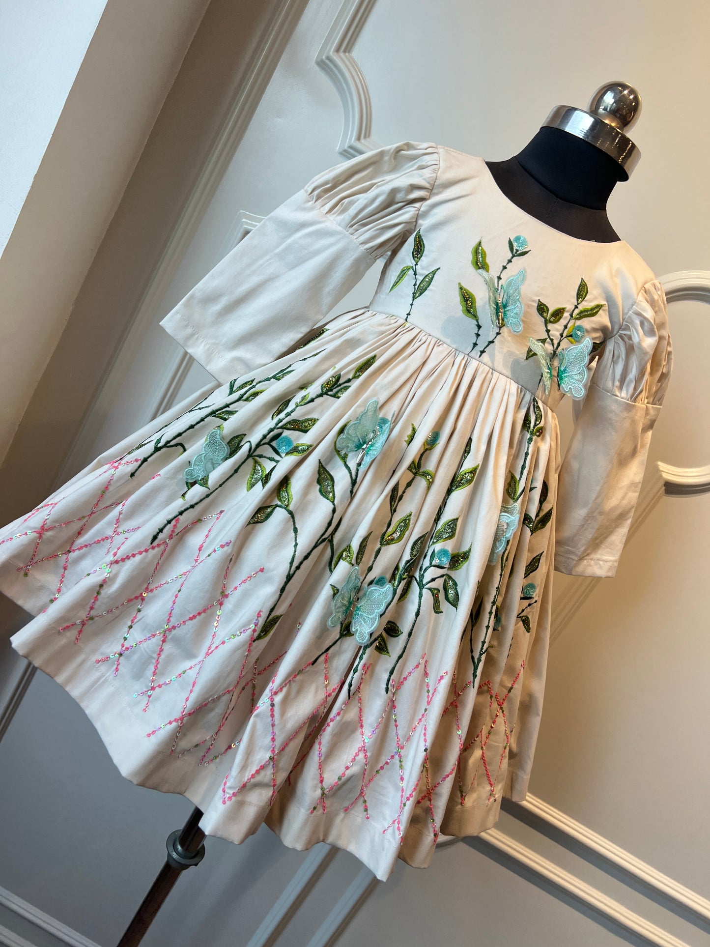 Crown Dress NAS221