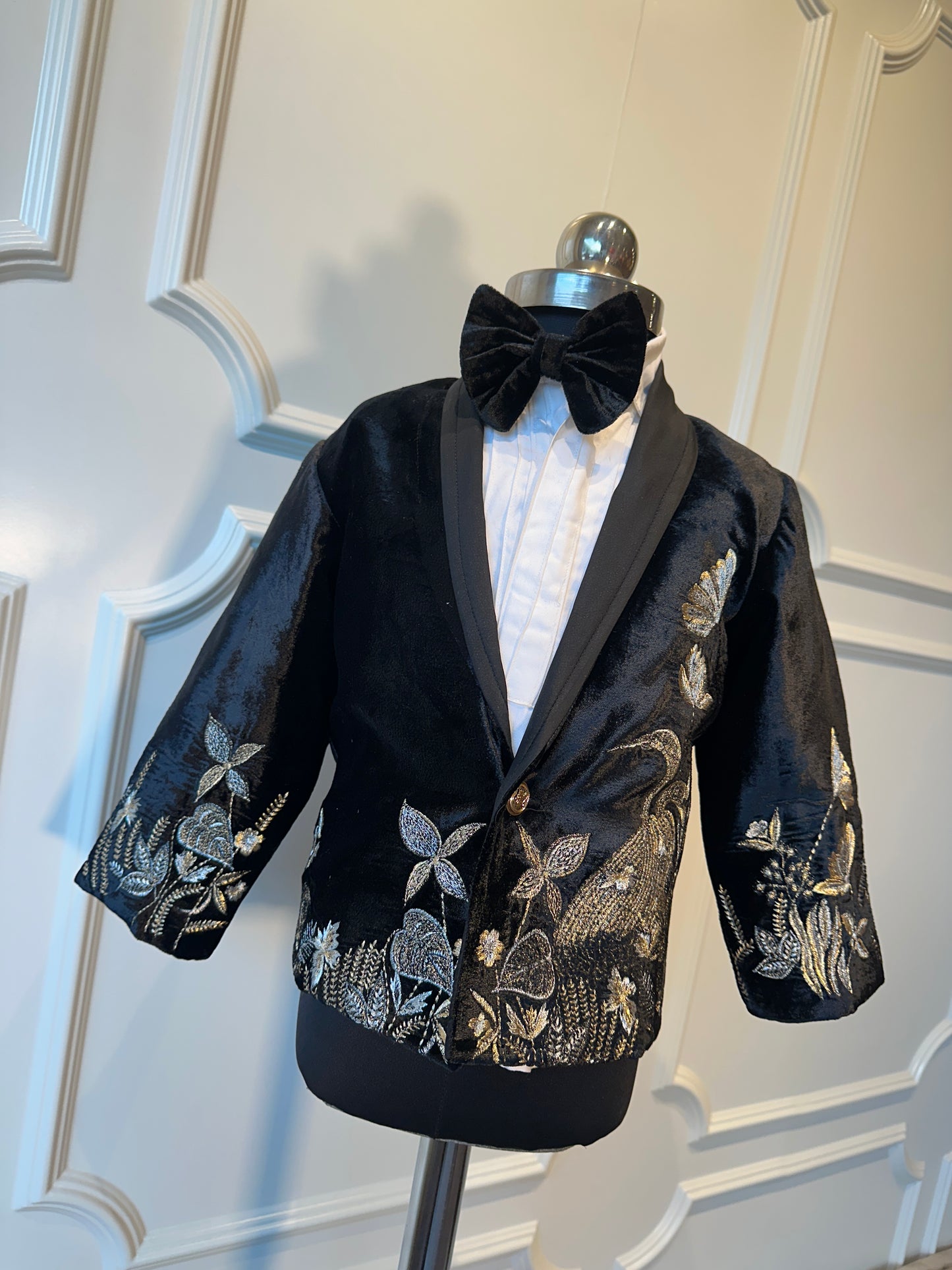 Swan tuxedo