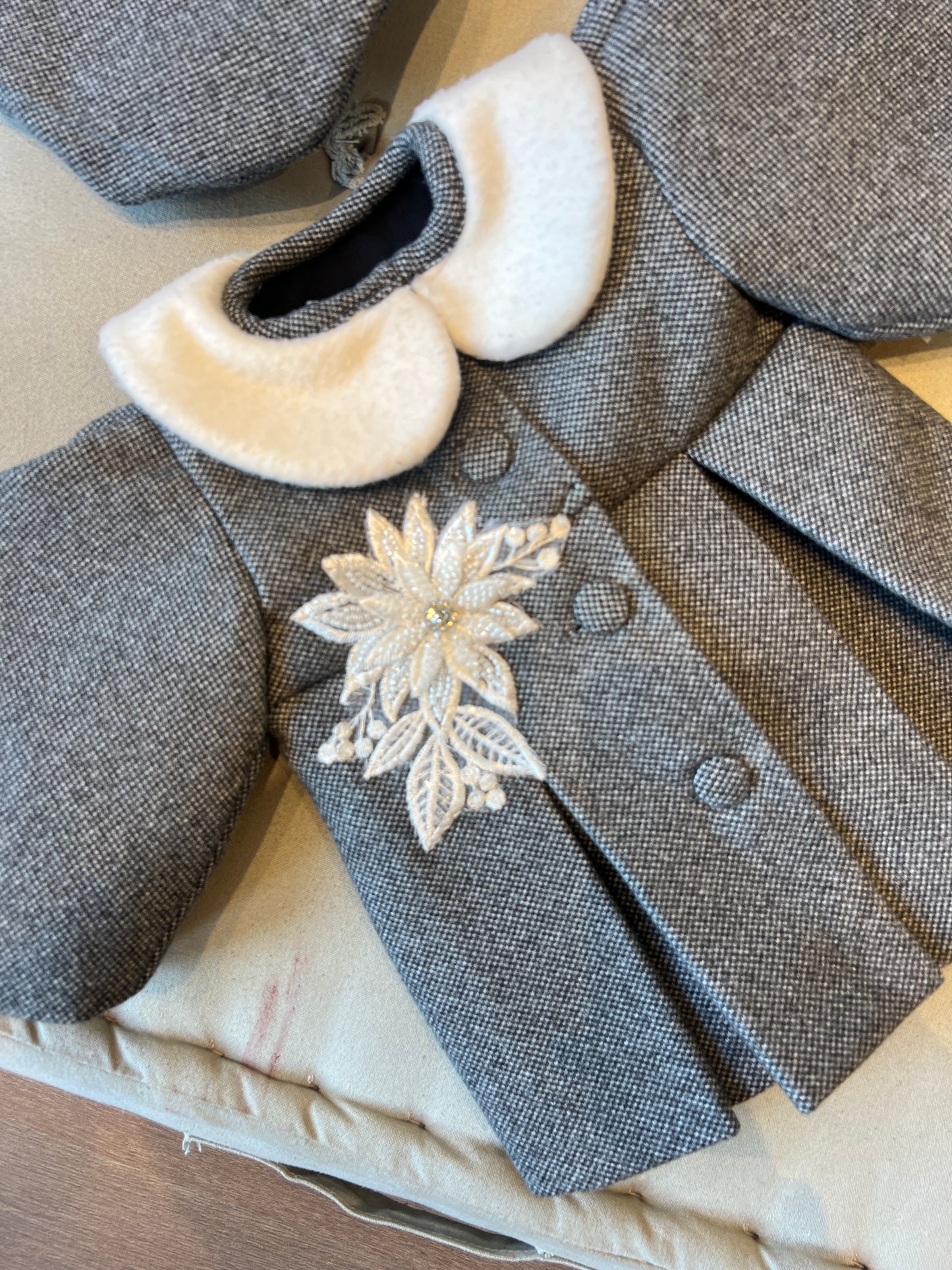 Silver grey coat NAS564