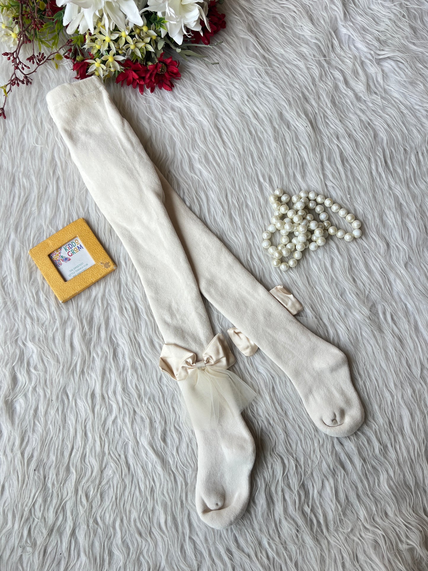Offwhite bow stocking