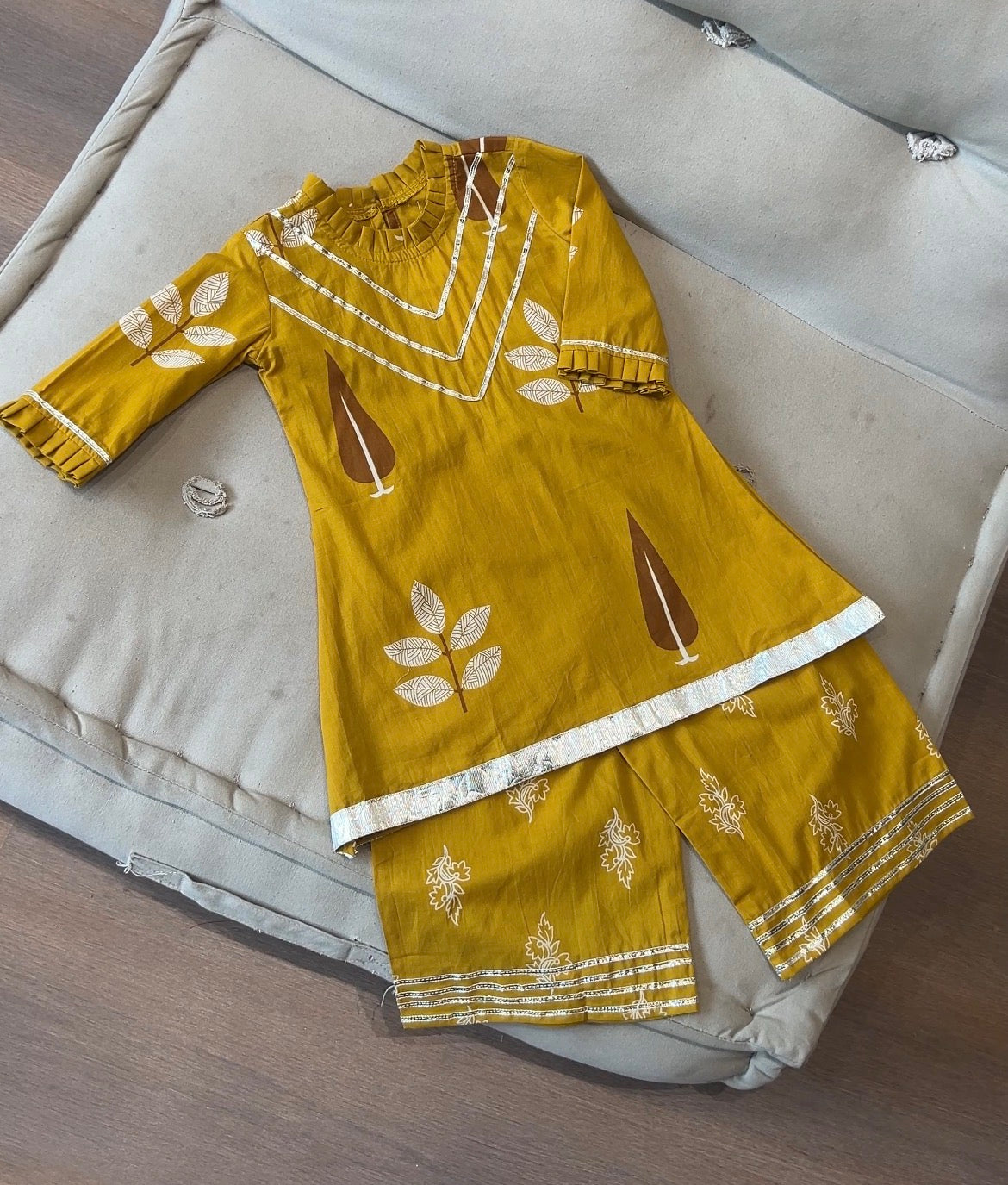 Sunehri Noor NAS1615