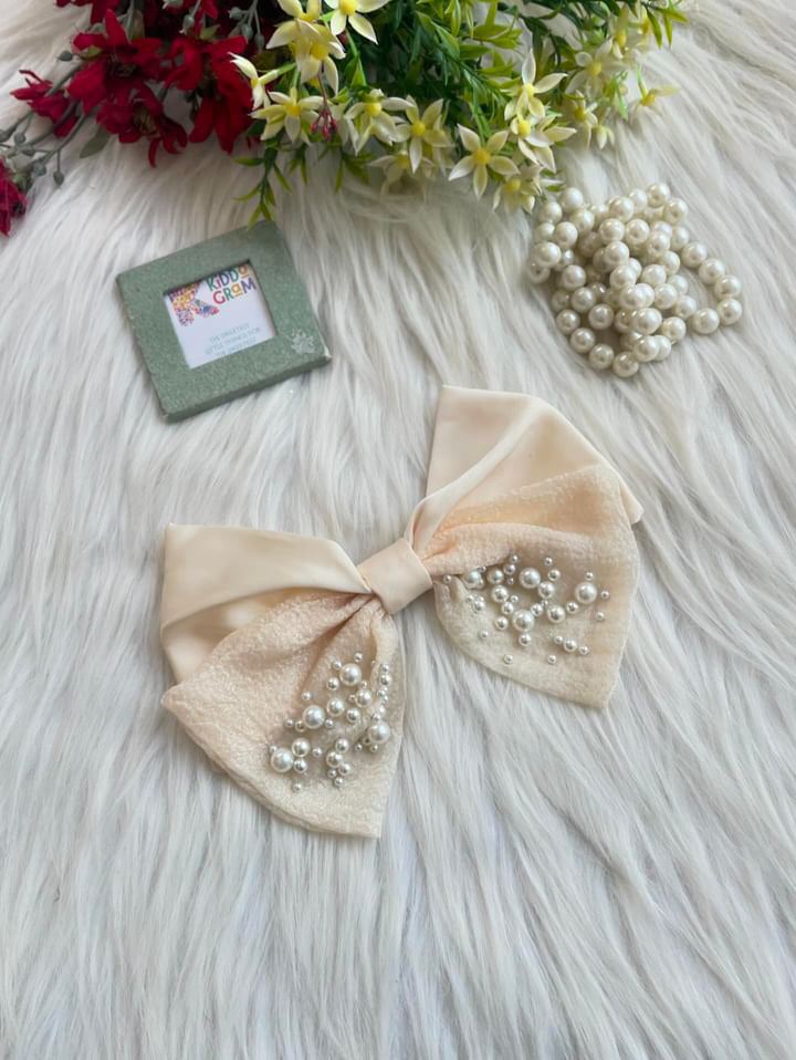 White Glamour Bow